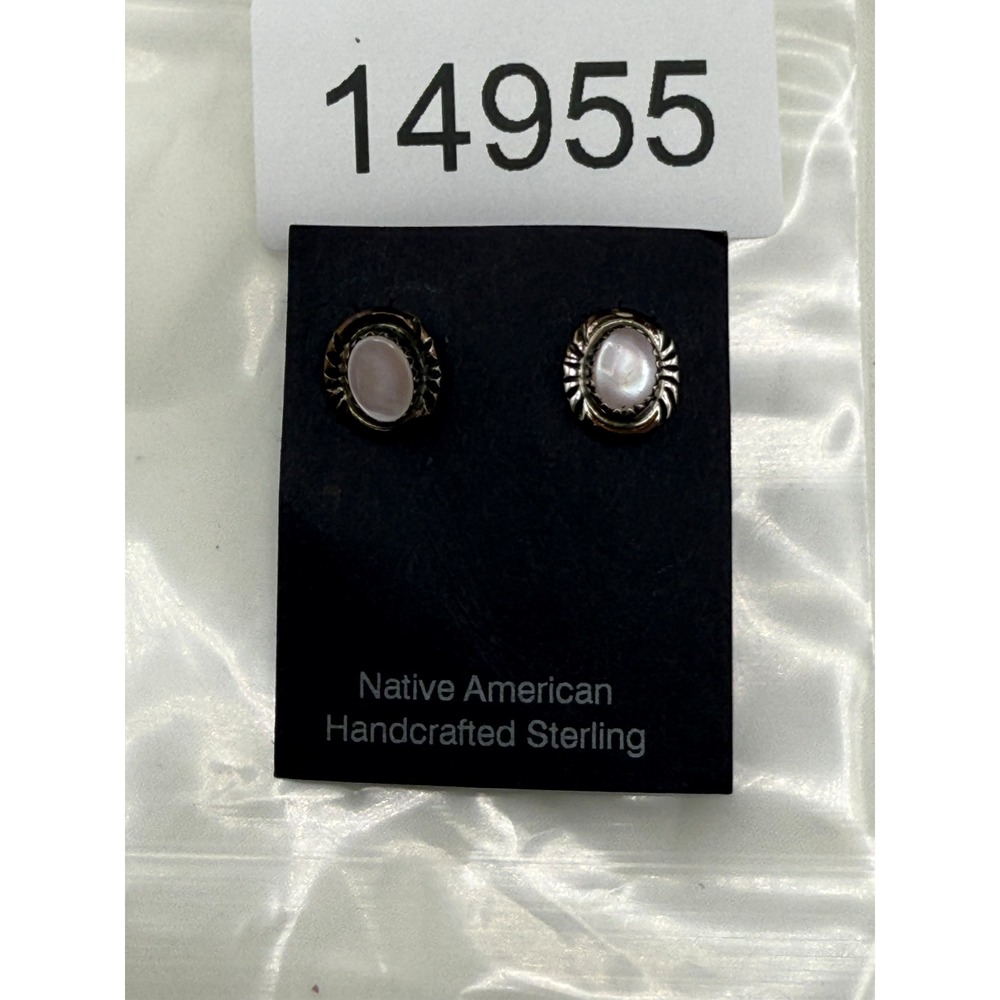 Vintage‎ Native American Handcrafted Sterling Earrings Pierced Mother of Pearl - Picture 6 of 6